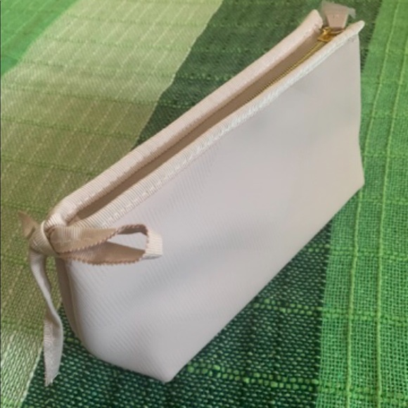 🆕 Burberry Beauty Cosmetic Bag